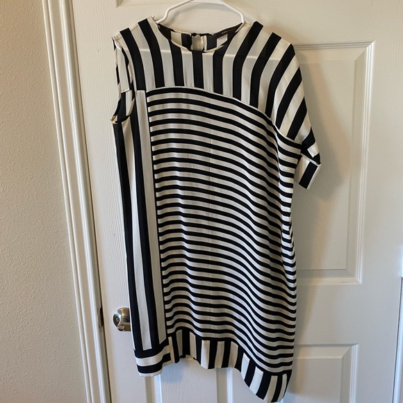 Tag is no longer attached but it’s an M size - Picture 2 of 2